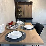 New! Park Lane Residences * 班斯科