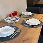 New! Park Lane Residences * 班斯科
